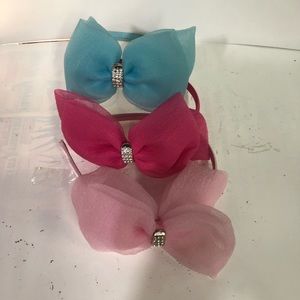 I’m selling girl hair band set of three